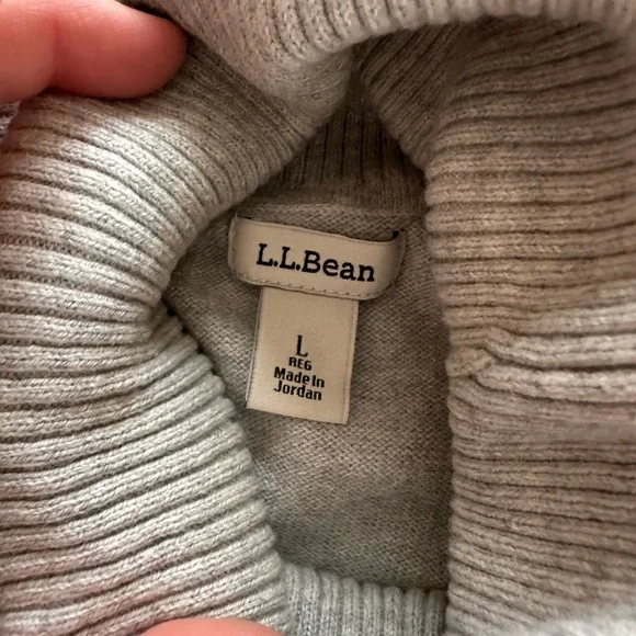 L.L. Bean Women's Light Gray Cotton/Cashmere Turtleneck Sweater - Picture 4 of 6